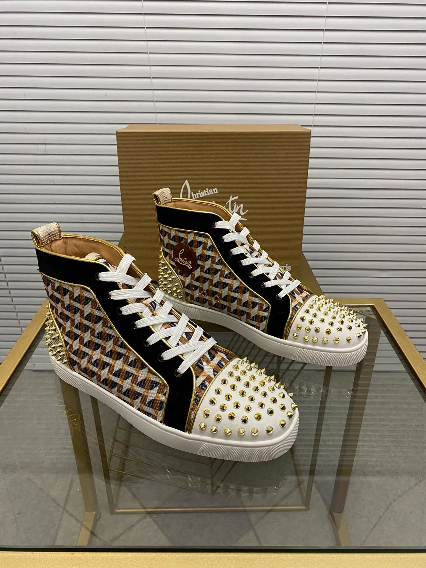 (Customized model) Ex-factory price is 540. christian louboutin (CL red sole shoes) counter series, casual sneakers for couples 📢 📢 📢 Exclusive hot style release 🎈🎈💪 Movable latex feet 👻 Finished outsole line [Proud] 😝Female 35-40# Male 38#-46, global supply😝 [Top version]: Original imported genuine leather upper, top original leather lining, original molded TPU outsole, original 1:1 detail processing, original shoe last,